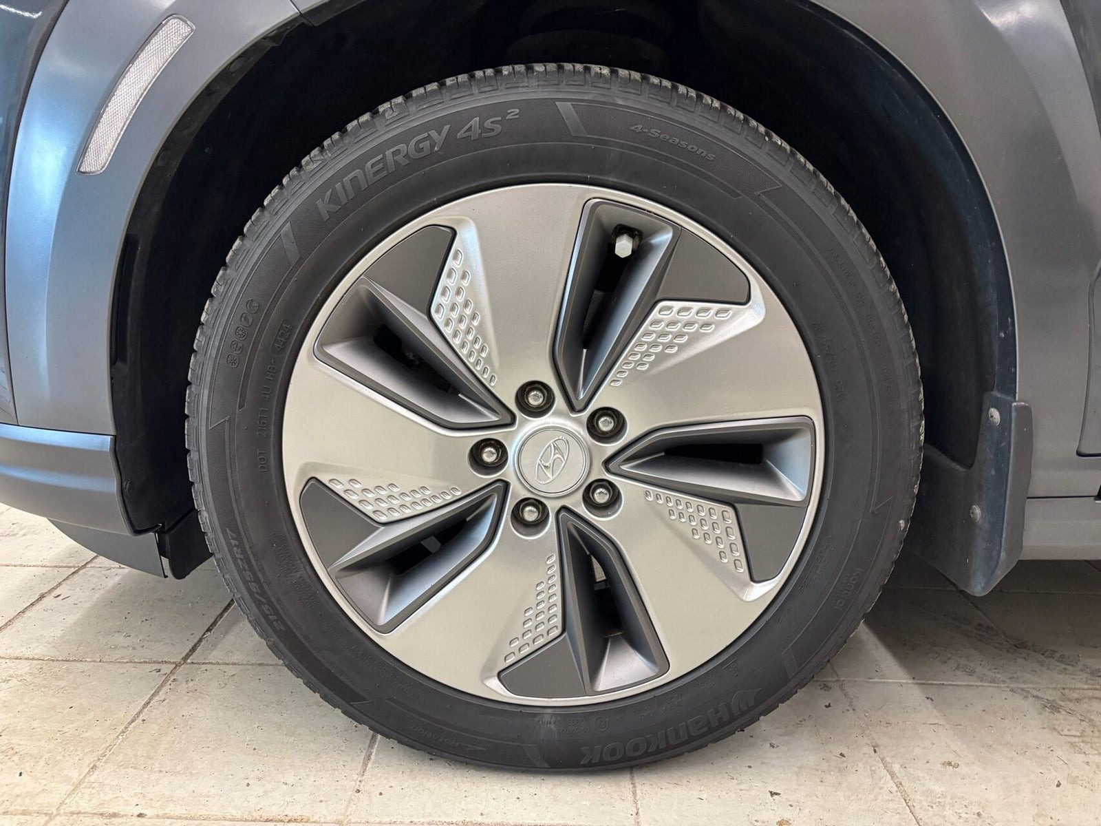 Grå Hyundai Kona fra 2018