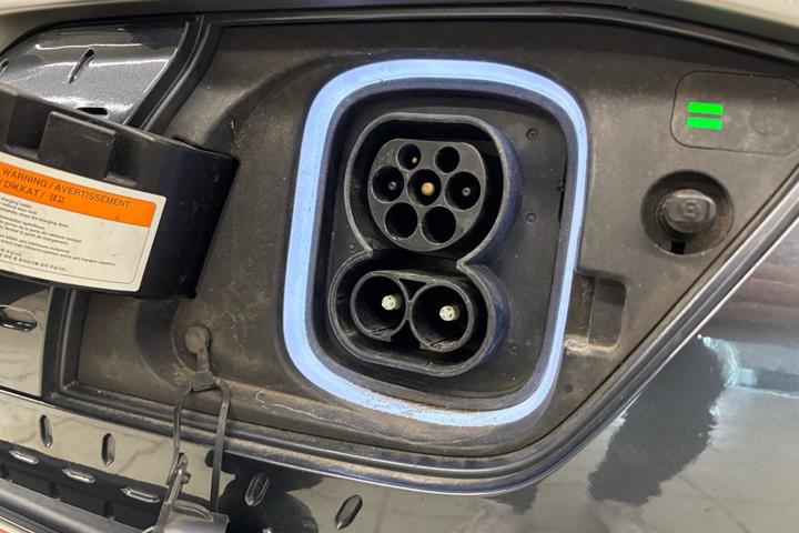 Grå Hyundai Kona fra 2018