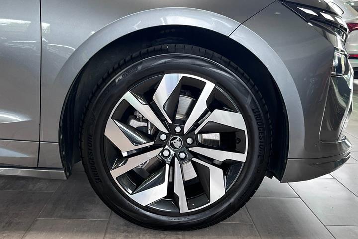 Grå Skoda Enyaq fra 2026