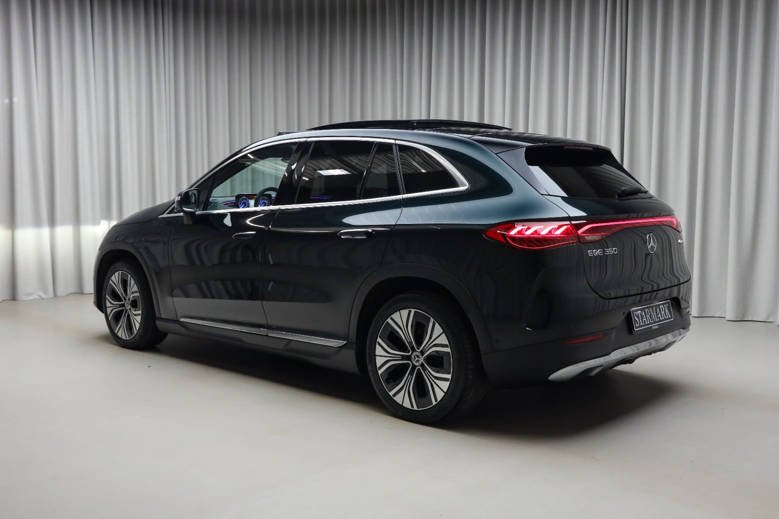 Grøn Mercedes EQE350 SUV fra 2023