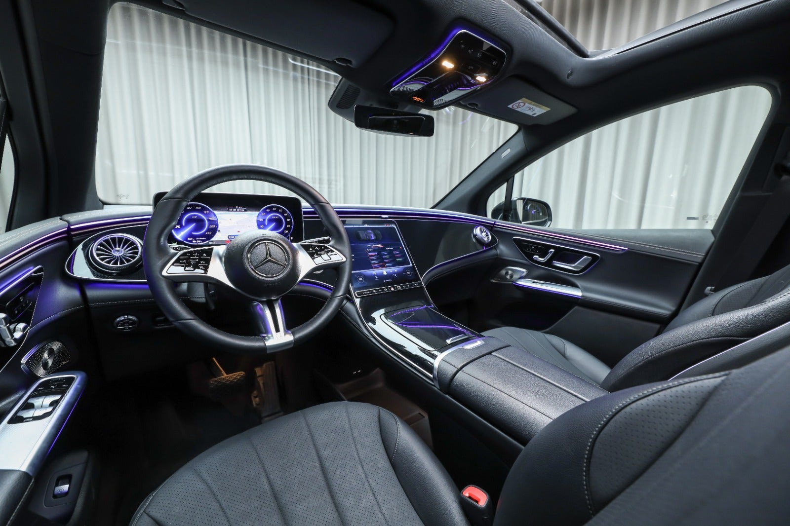 Grøn Mercedes EQE350 SUV fra 2023