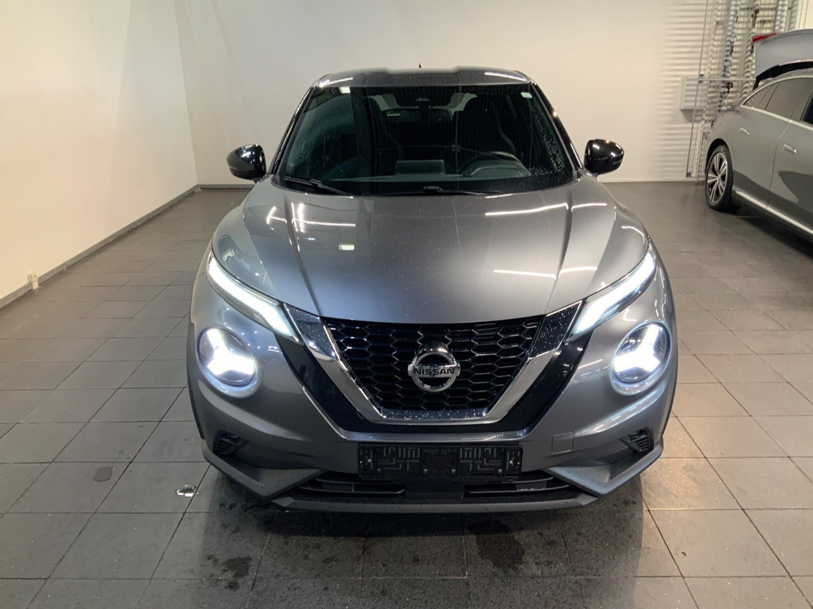 Grå Nissan Juke fra 2020