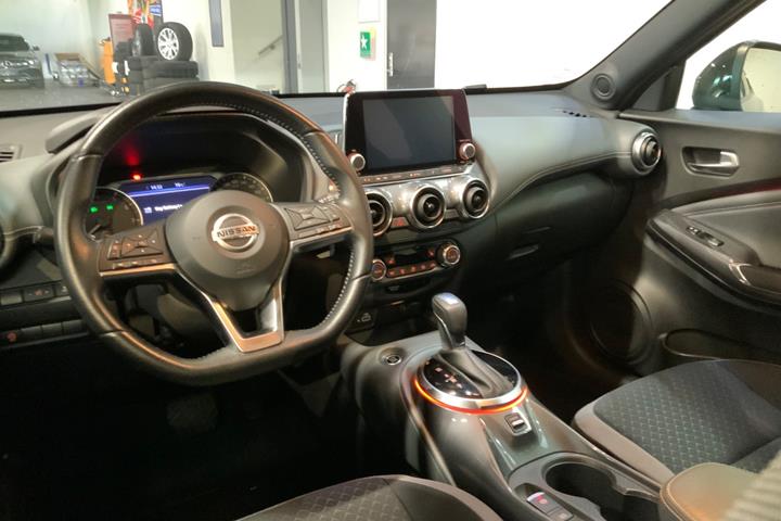 Grå Nissan Juke fra 2020