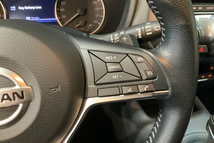 Grå Nissan Juke fra 2020