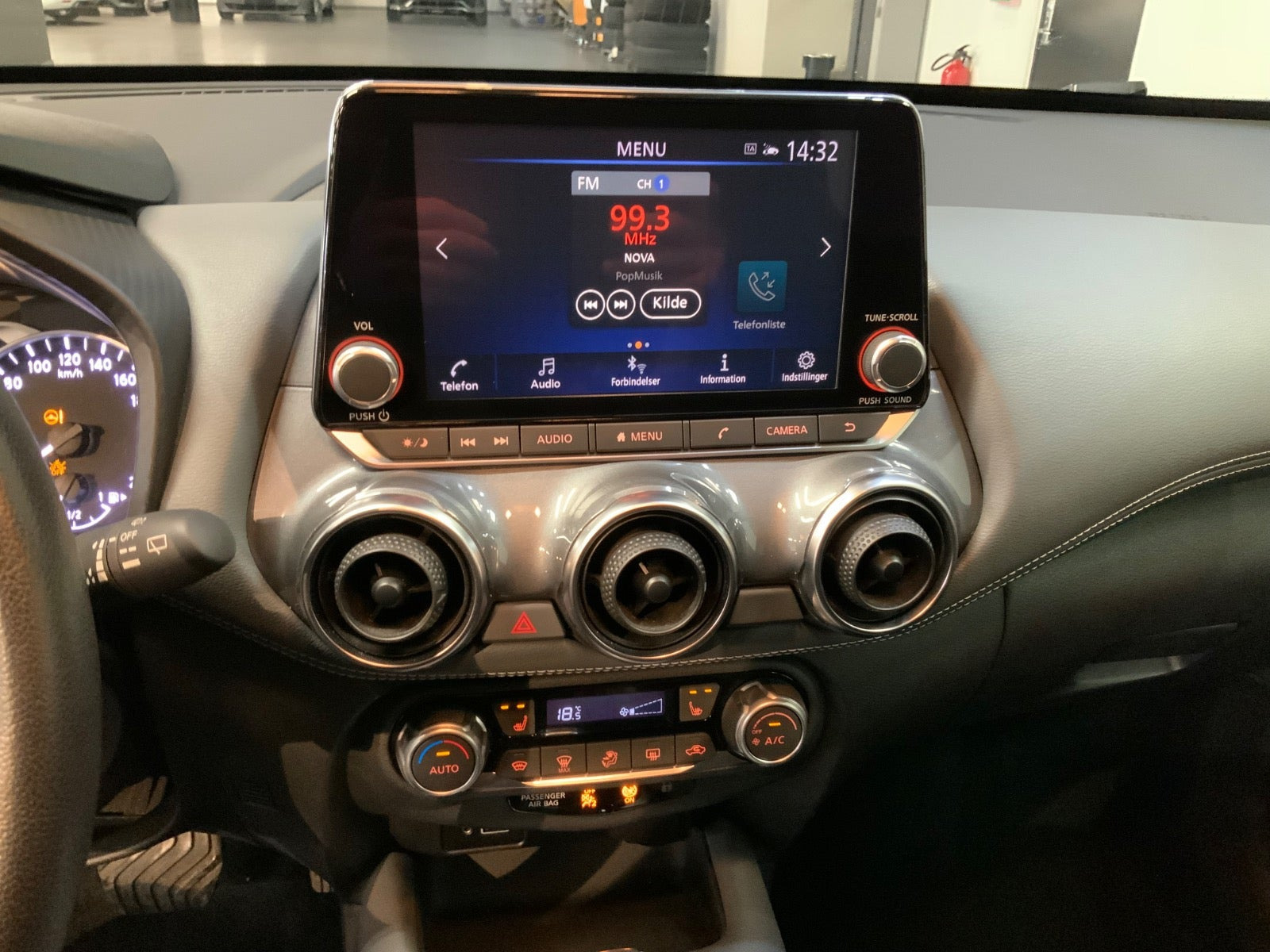 Grå Nissan Juke fra 2020