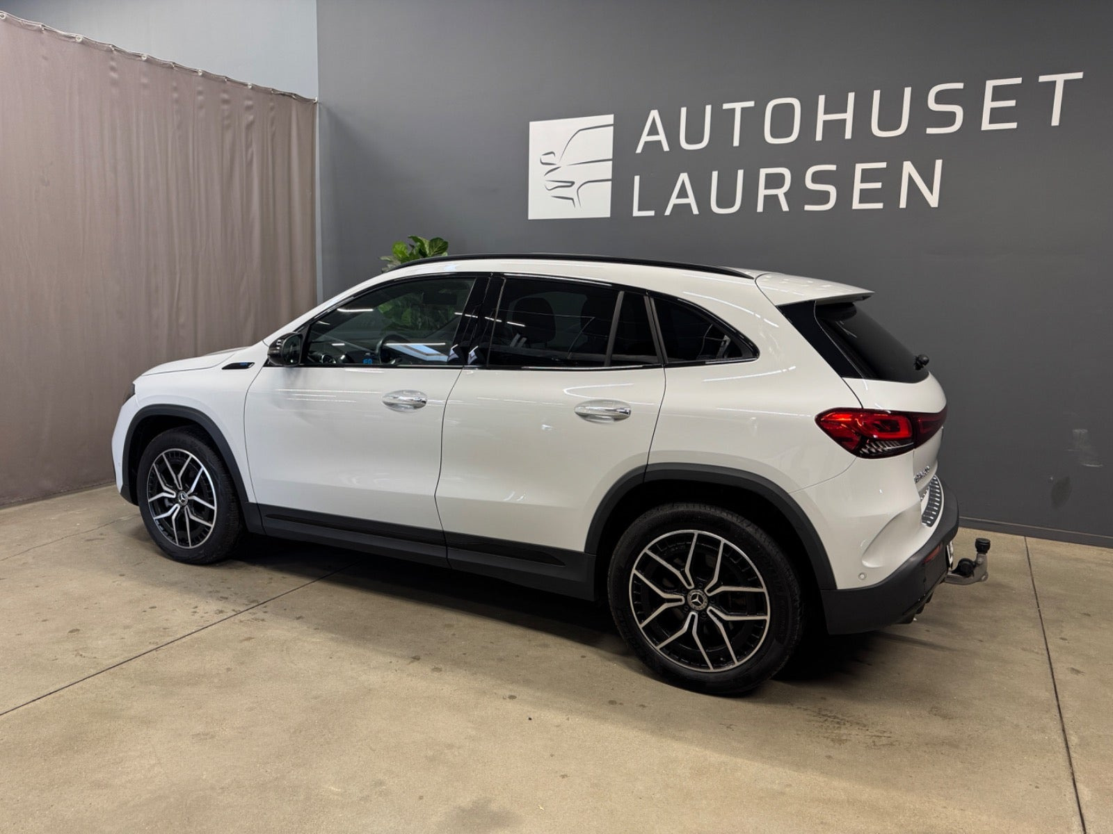 Hvid Mercedes EQA350 fra 2022