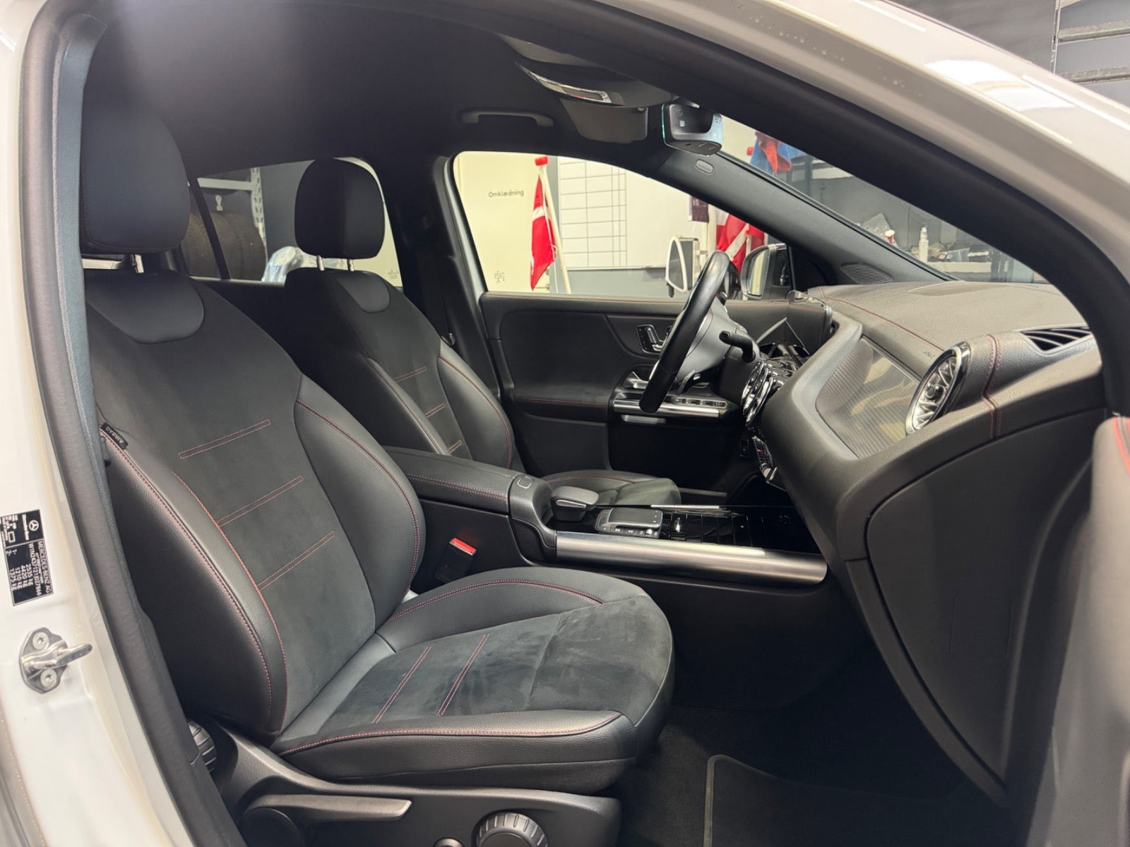Hvid Mercedes EQA350 fra 2022