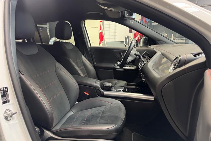 Hvid Mercedes EQA350 fra 2022