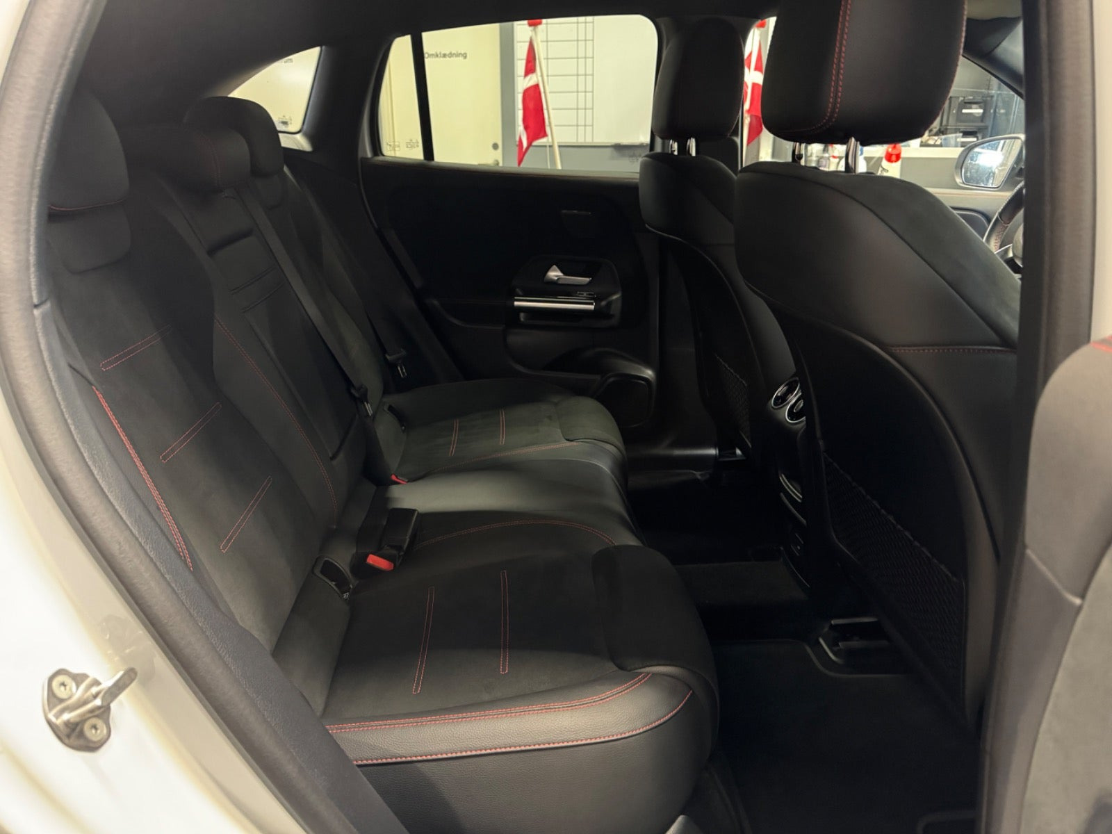 Hvid Mercedes EQA350 fra 2022