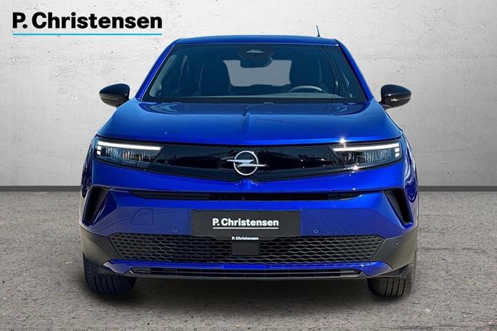 Blå Opel Mokka-e fra 2025
