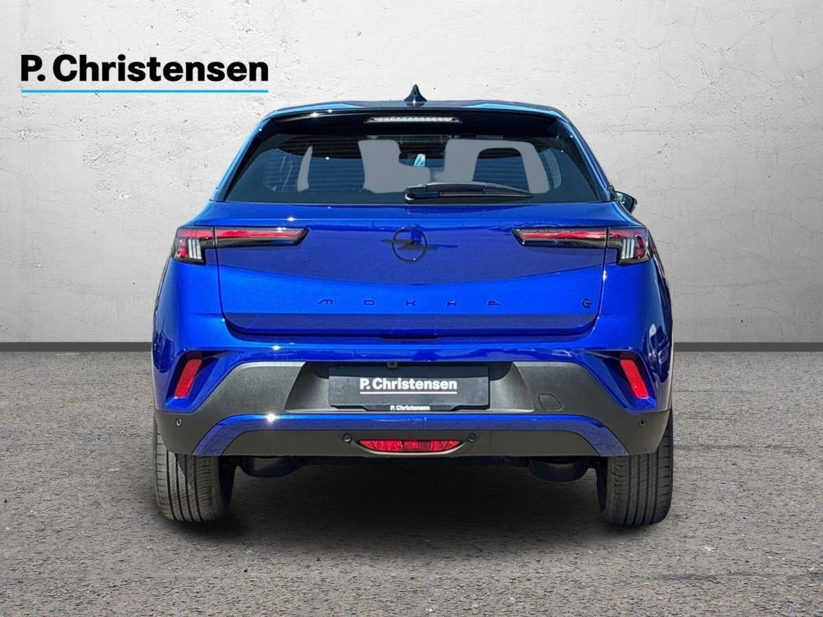 Blå Opel Mokka-e fra 2025