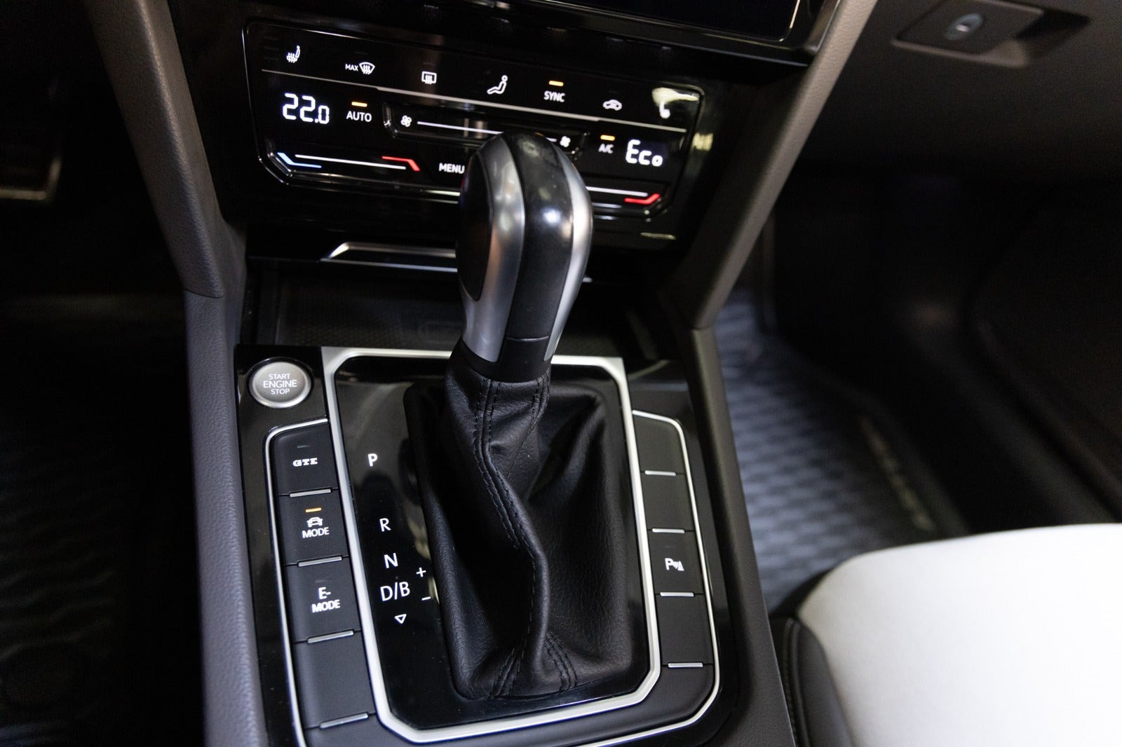 Grå VW Arteon fra 2022