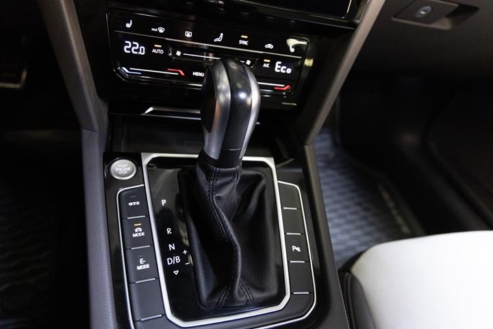 Grå VW Arteon fra 2022