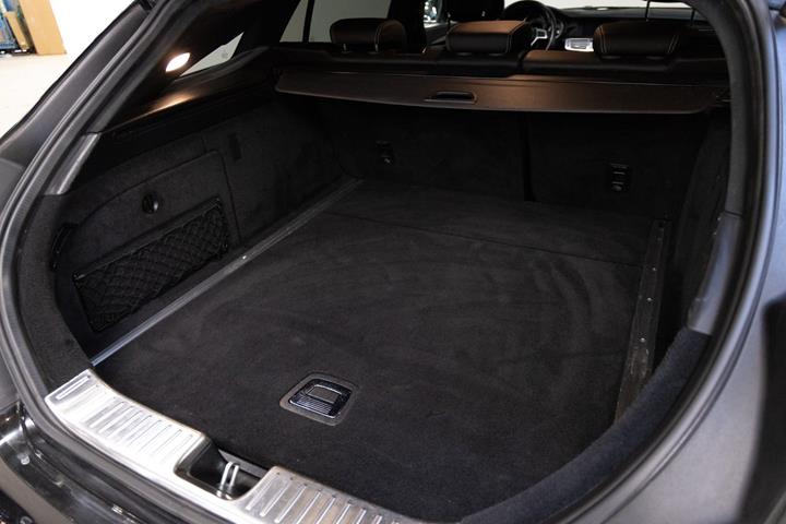 Sort Mercedes CLS500 fra 2012