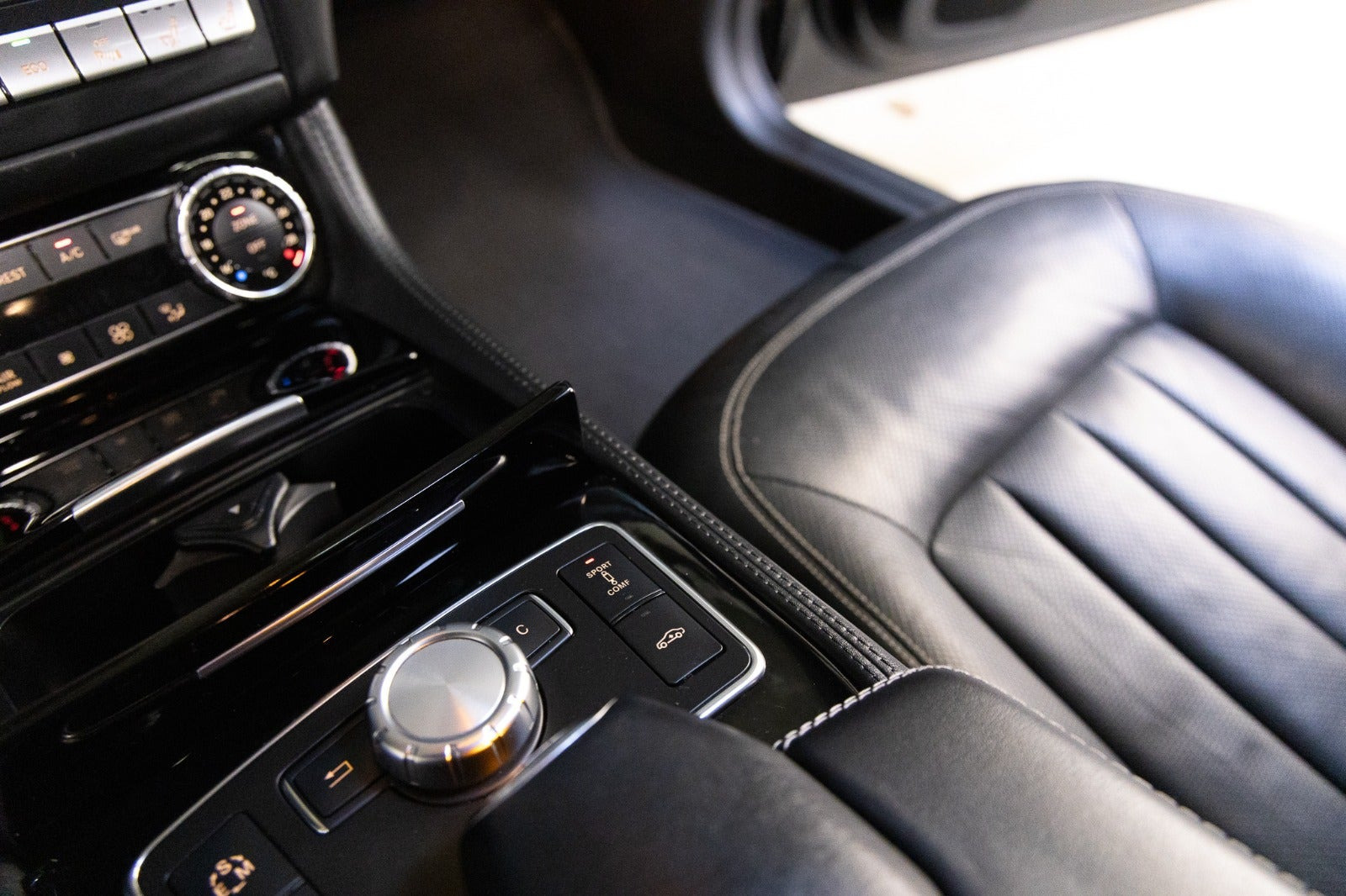 Sort Mercedes CLS500 fra 2012