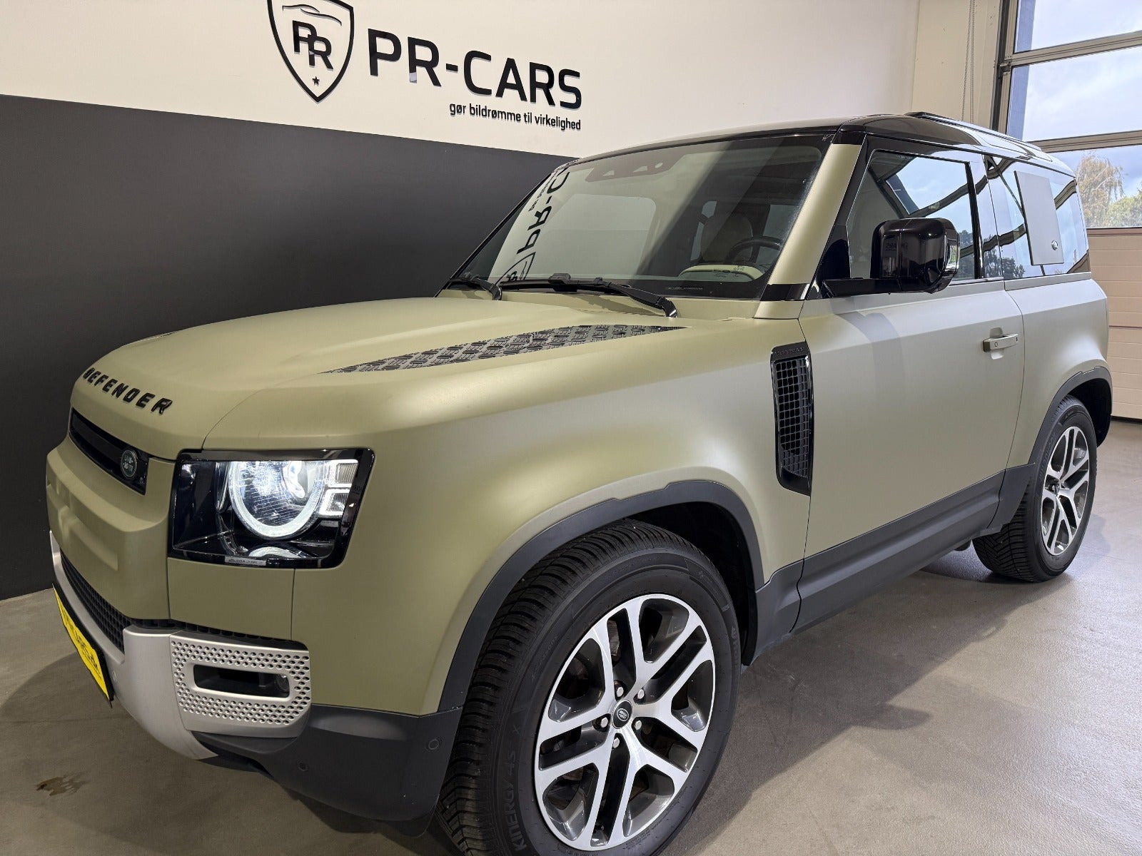 Land Rover Defender 90 3,0 D250 SE aut. Van