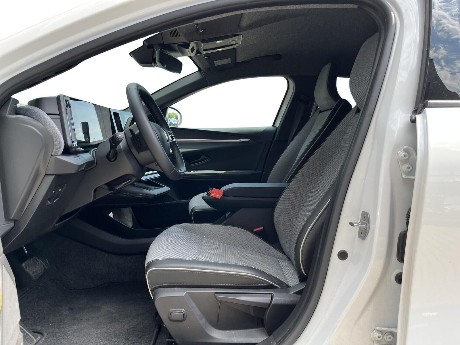 Hvid Renault Megane E-Tech fra 2025