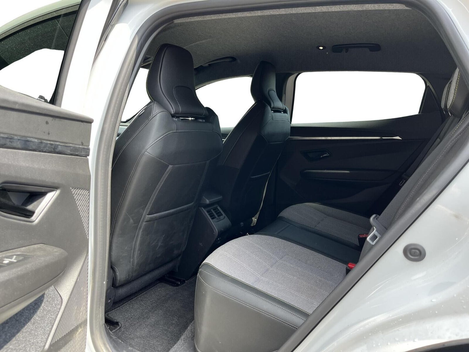 Hvid Renault Megane E-Tech fra 2025