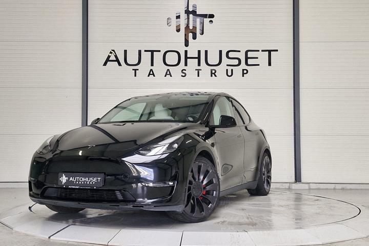 Sort Tesla Model Y fra 2023
