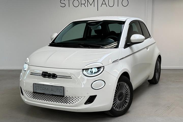 Hvid Fiat 500e fra 2023