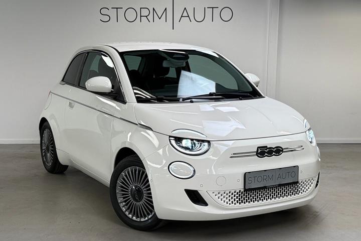 Hvid Fiat 500e fra 2023