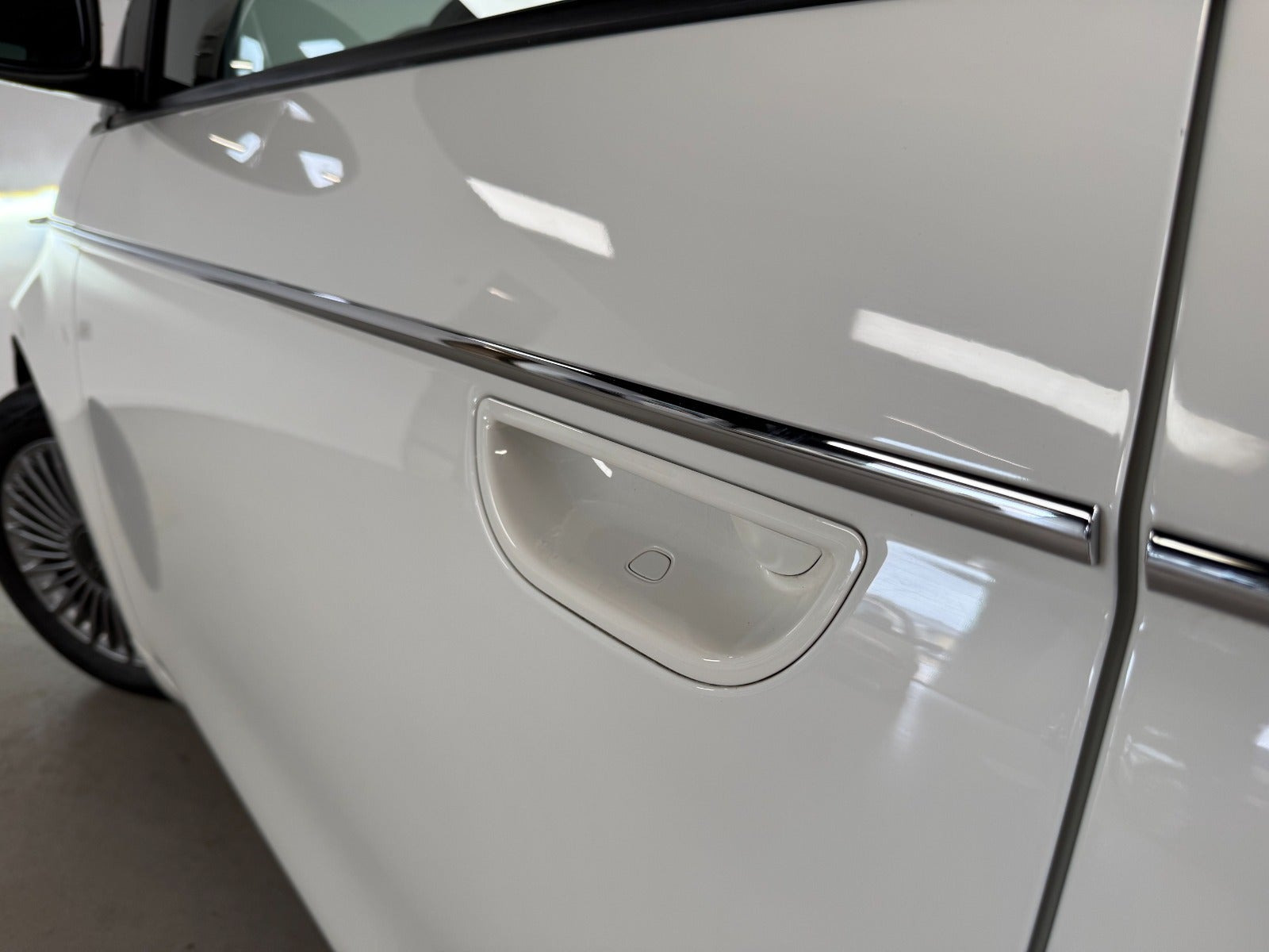 Hvid Fiat 500e fra 2023