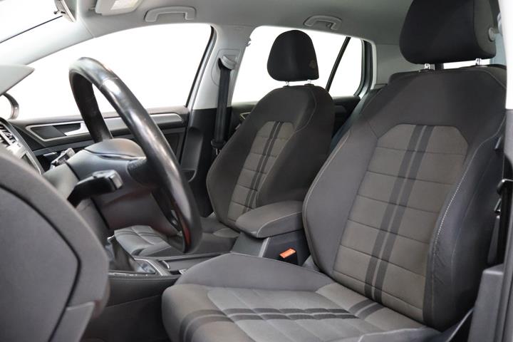 Sølv VW Golf VII fra 2015