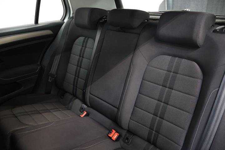 Sølv VW Golf VII fra 2015