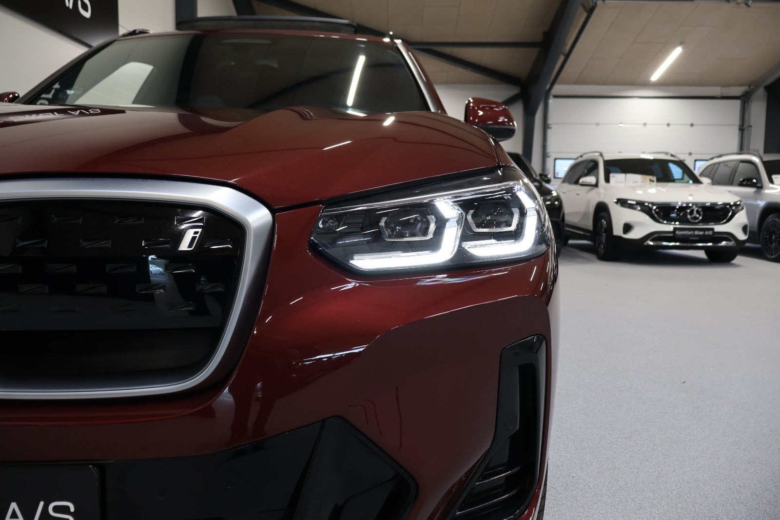 Rød BMW iX3 fra 2024