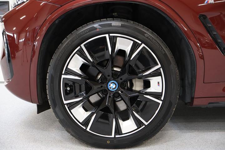 Rød BMW iX3 fra 2024