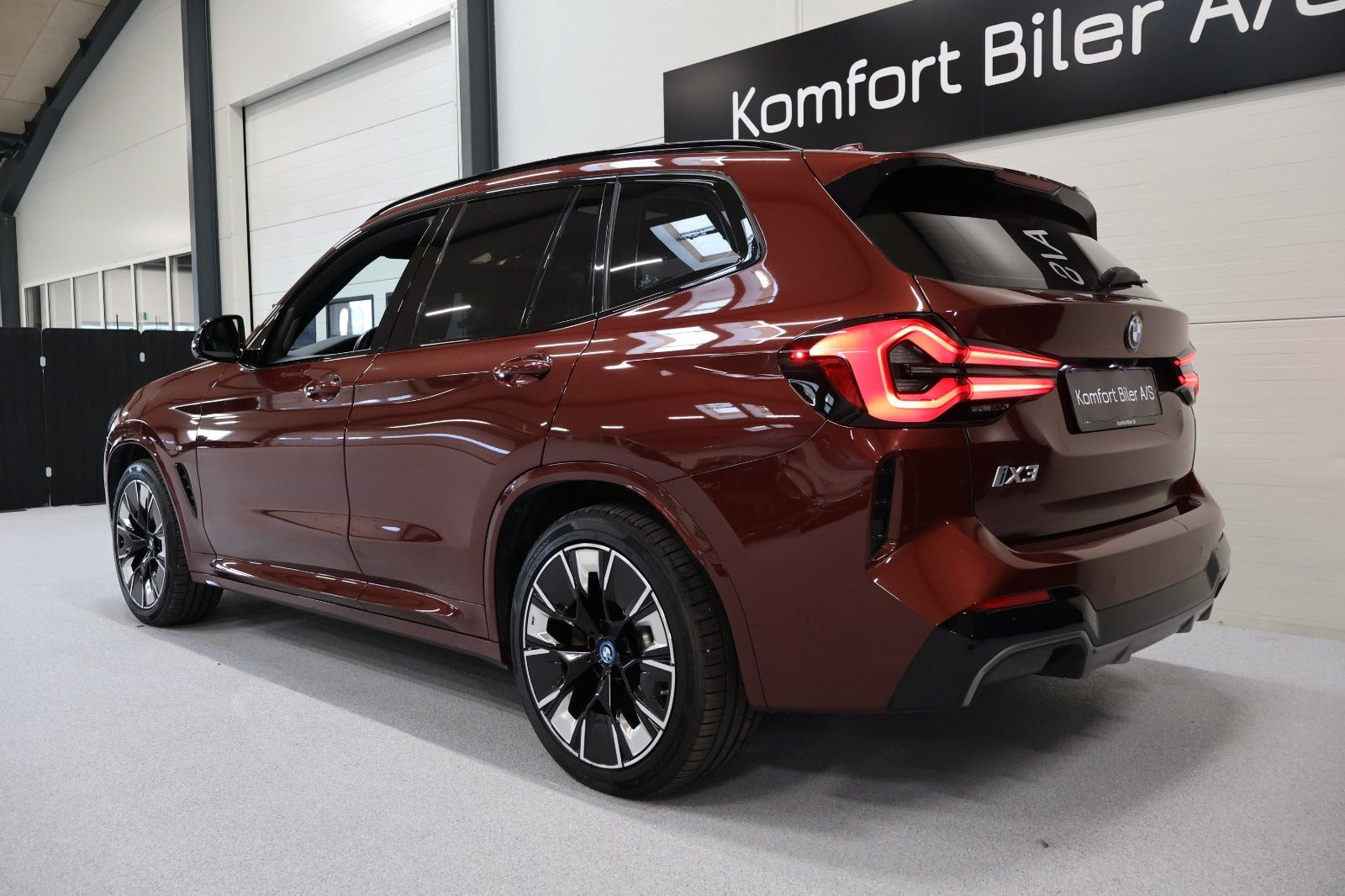 Rød BMW iX3 fra 2024