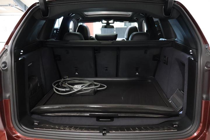 Rød BMW iX3 fra 2024
