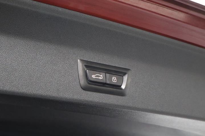 Rød BMW iX3 fra 2024