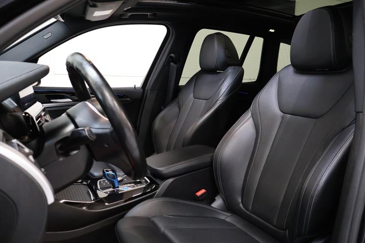Sort BMW iX3 fra 2023