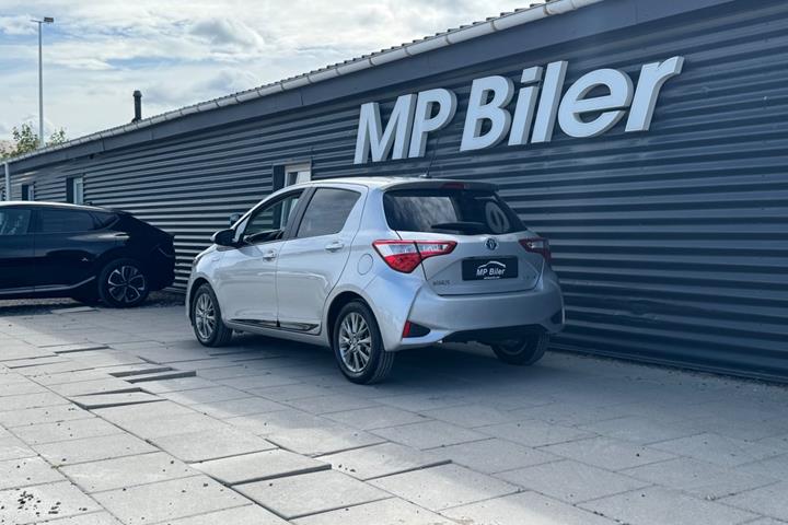 Grøn Toyota Yaris fra 2018