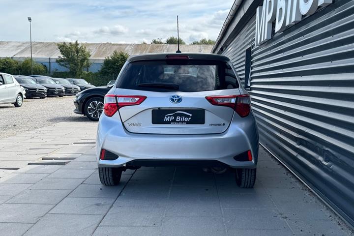 Grøn Toyota Yaris fra 2018