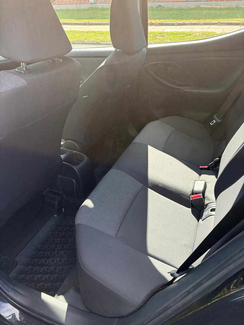 Sort Toyota Yaris fra 2022