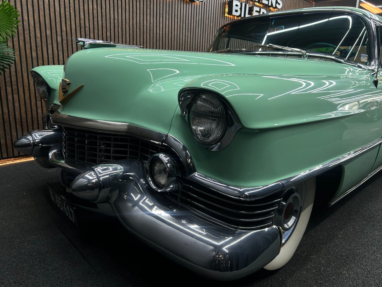 Grøn Cadillac Coupé DeVille fra 1955
