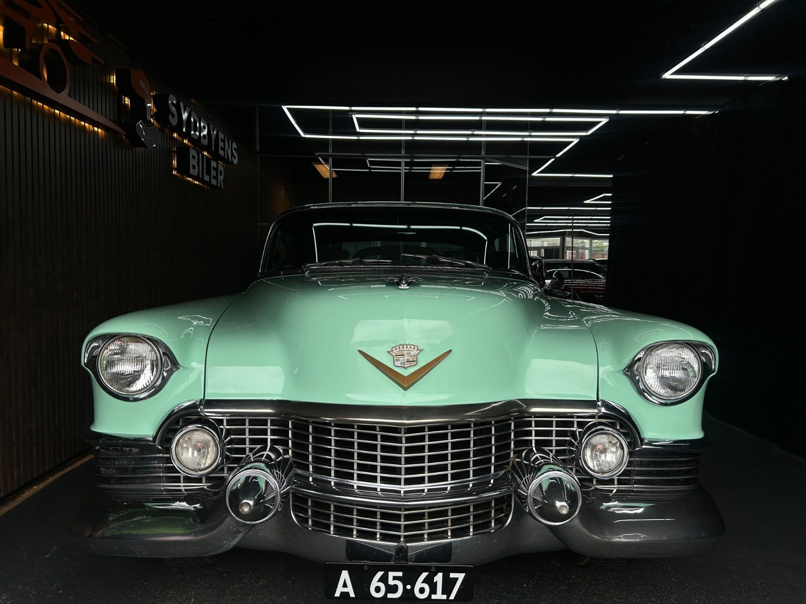 Grøn Cadillac Coupé DeVille fra 1955