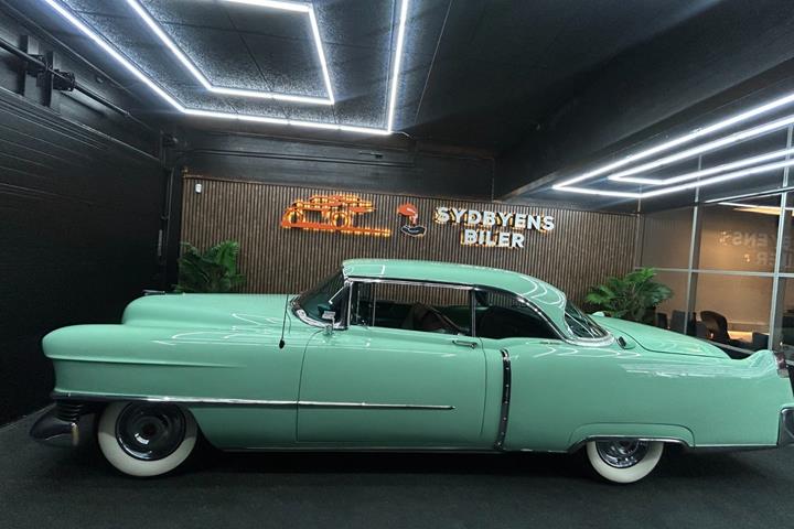 Grøn Cadillac Coupé DeVille fra 1955