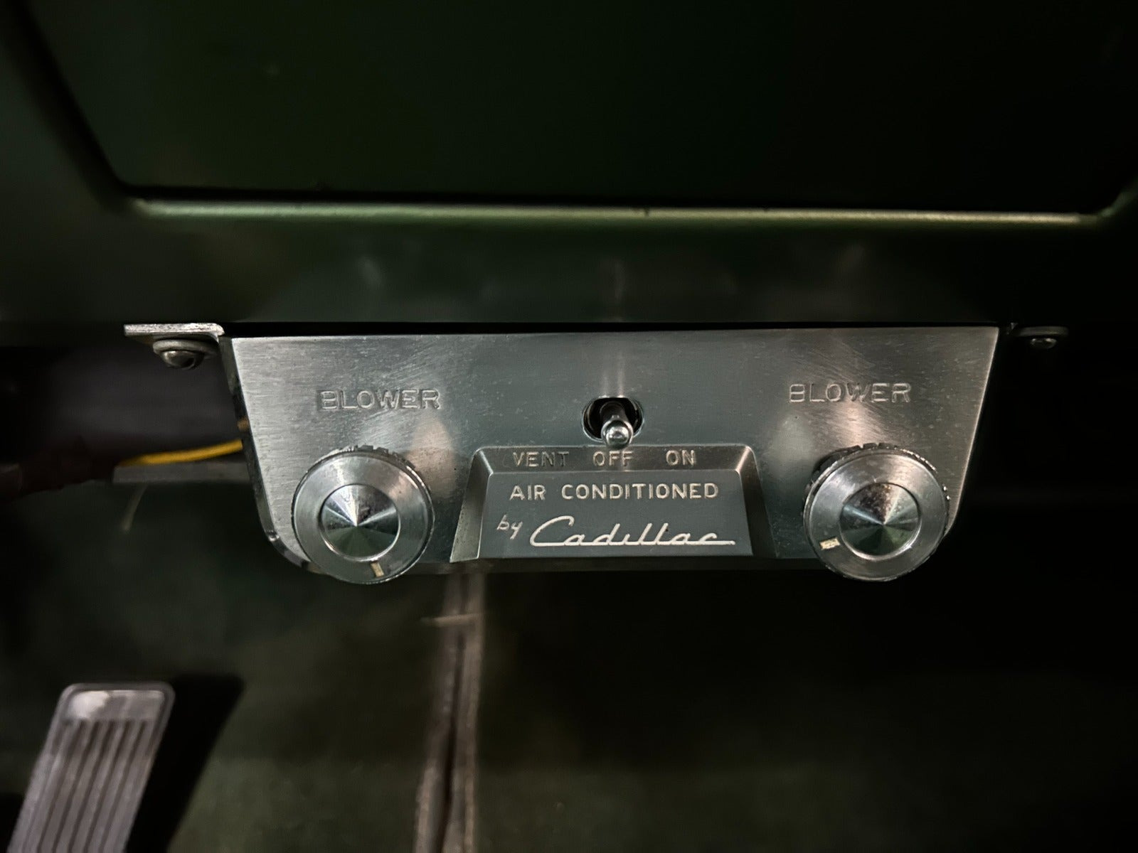 Grøn Cadillac Coupé DeVille fra 1955
