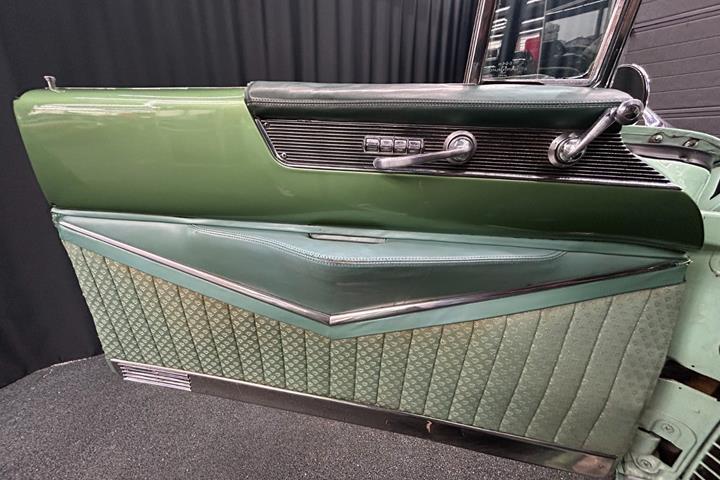 Grøn Cadillac Coupé DeVille fra 1955