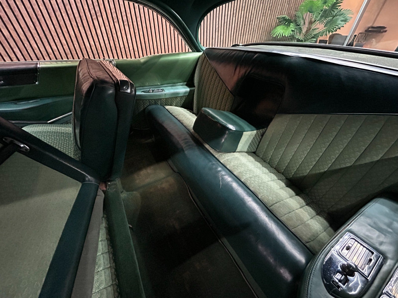 Grøn Cadillac Coupé DeVille fra 1955