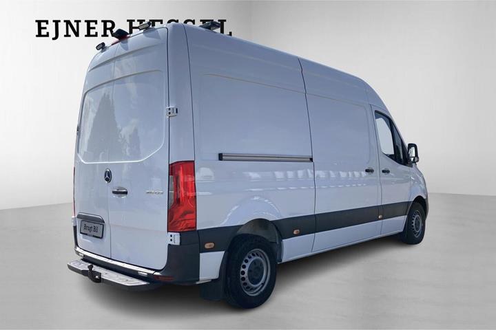 Hvid Mercedes Sprinter 215 fra 2022