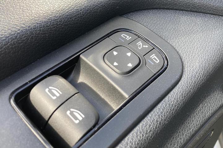 Hvid Mercedes Sprinter 215 fra 2022