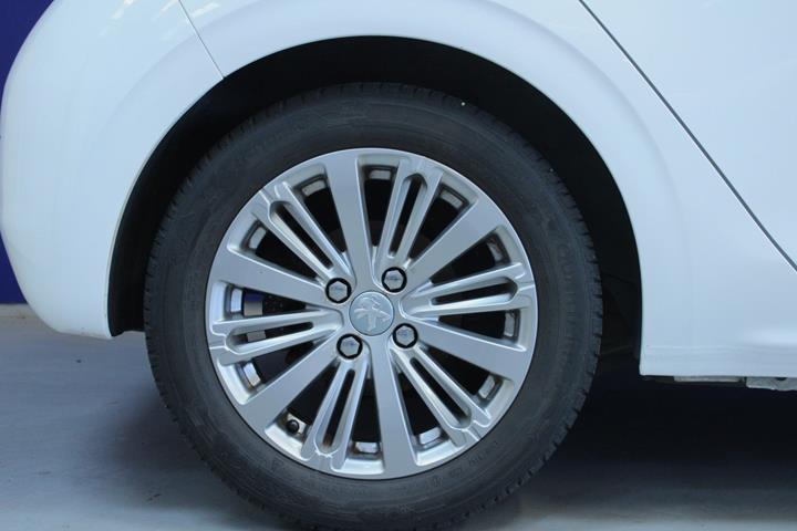 Hvid Peugeot 208 fra 2019