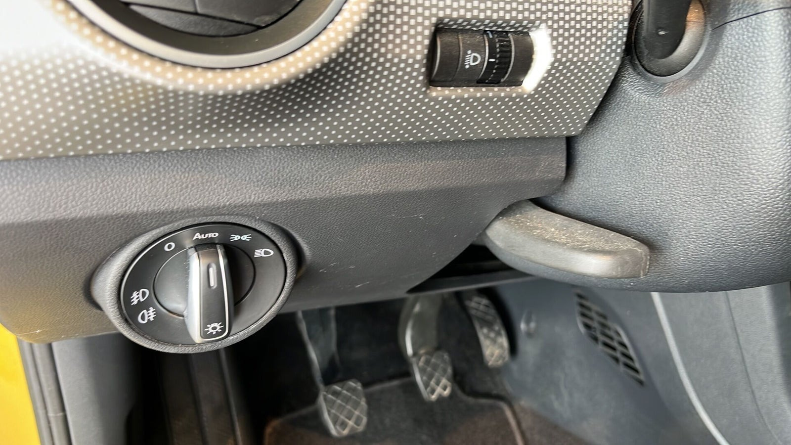 Gul VW UP! fra 2017