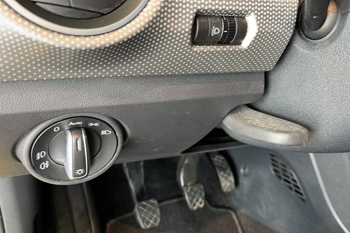 Gul VW UP! fra 2017