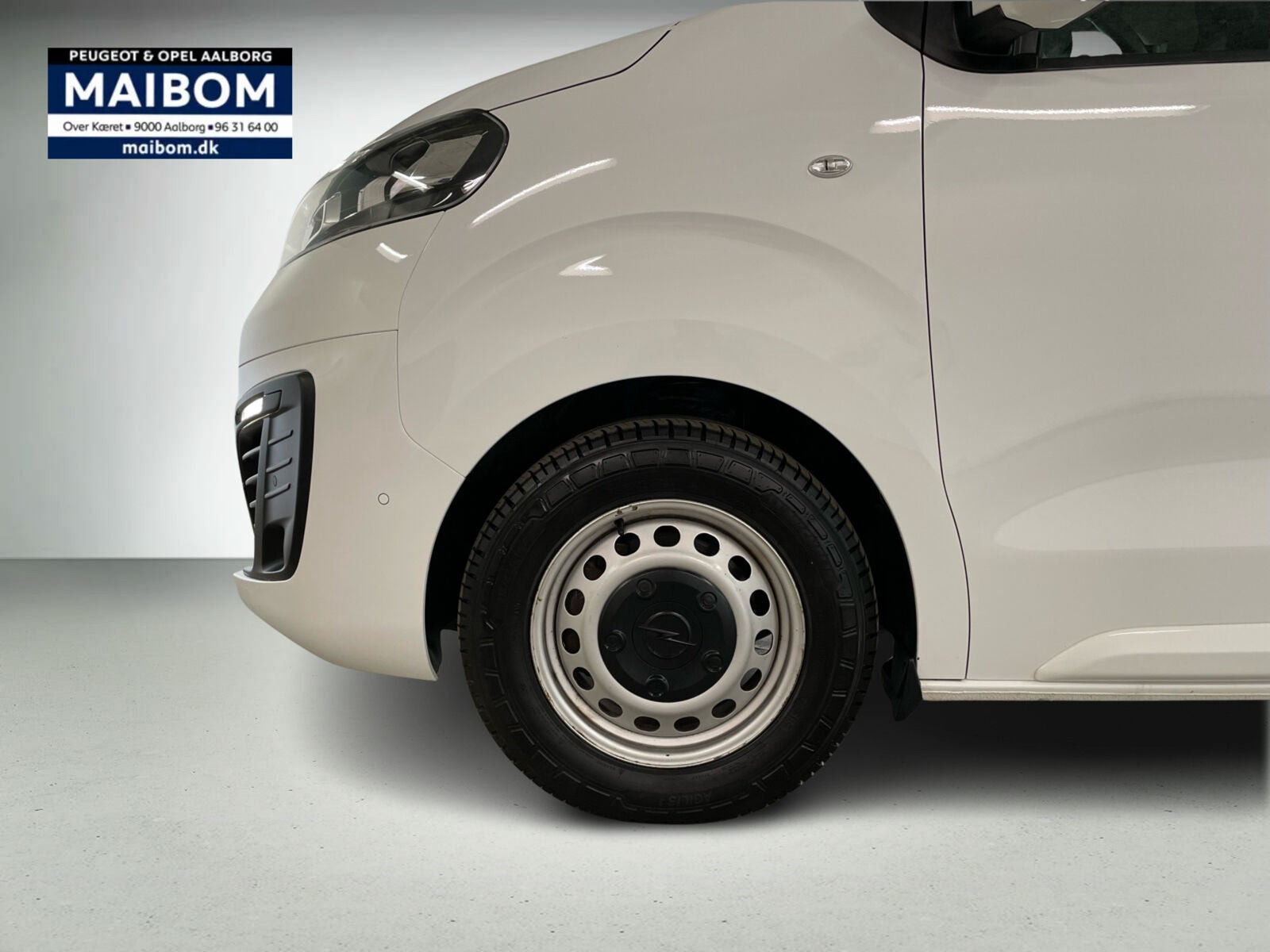Hvid Opel Vivaro fra 2019