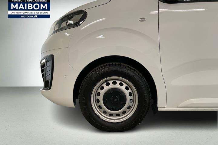 Hvid Opel Vivaro fra 2019